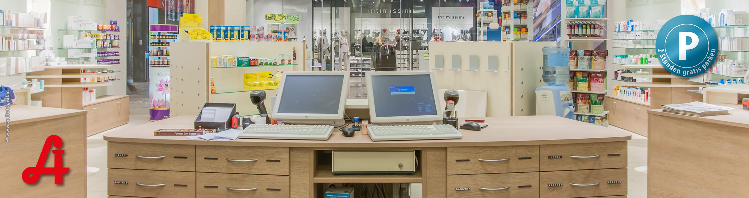 Sicht vom Verkaufspult in das Geschäft